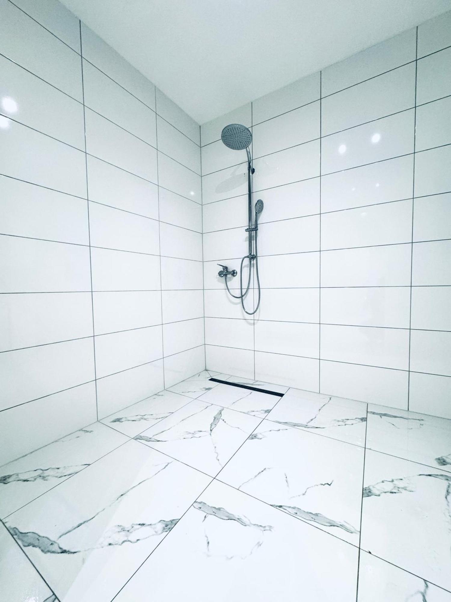 Apartment Comfy & Cozy 4br Shared Next To Kaufpark Alterlaa Wien