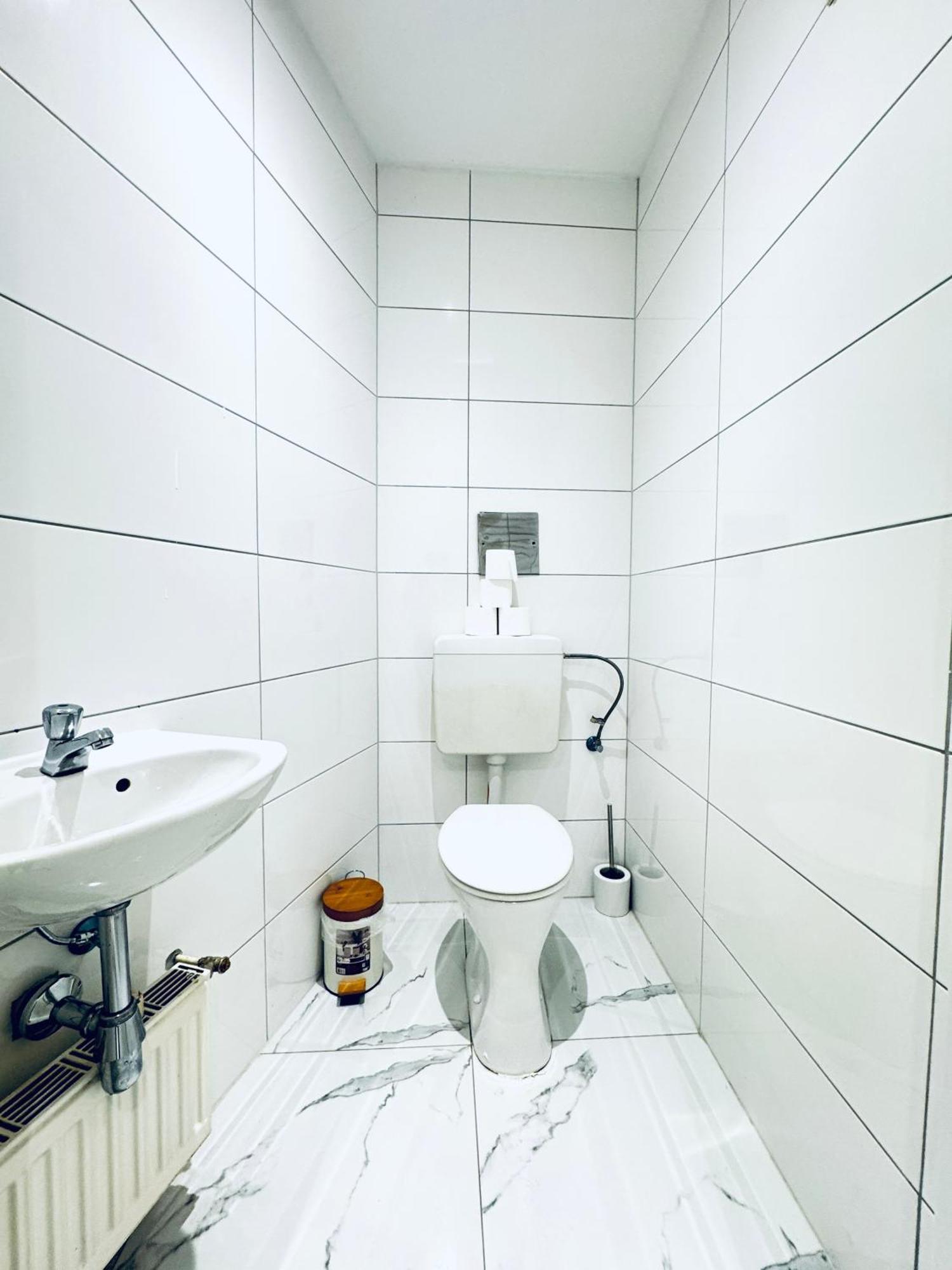 Comfy & Cozy 4br Shared Next To Kaufpark Alterlaa Wien