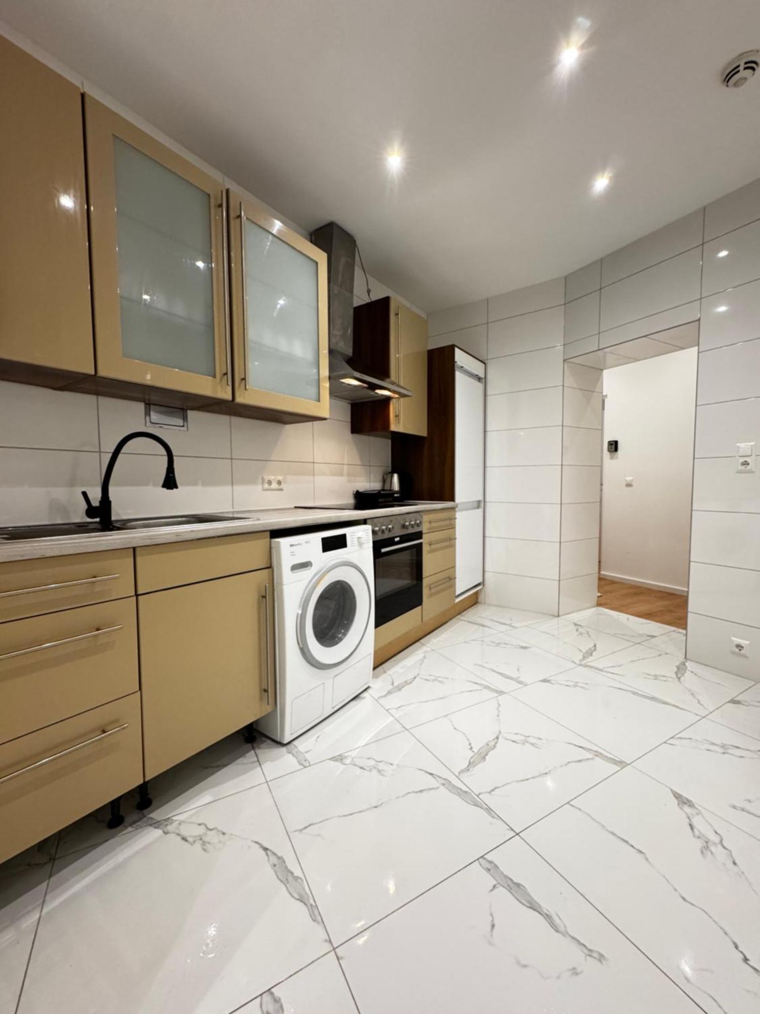 Comfy & Cozy 4br Shared Next To Kaufpark Alterlaa Apartment Wien