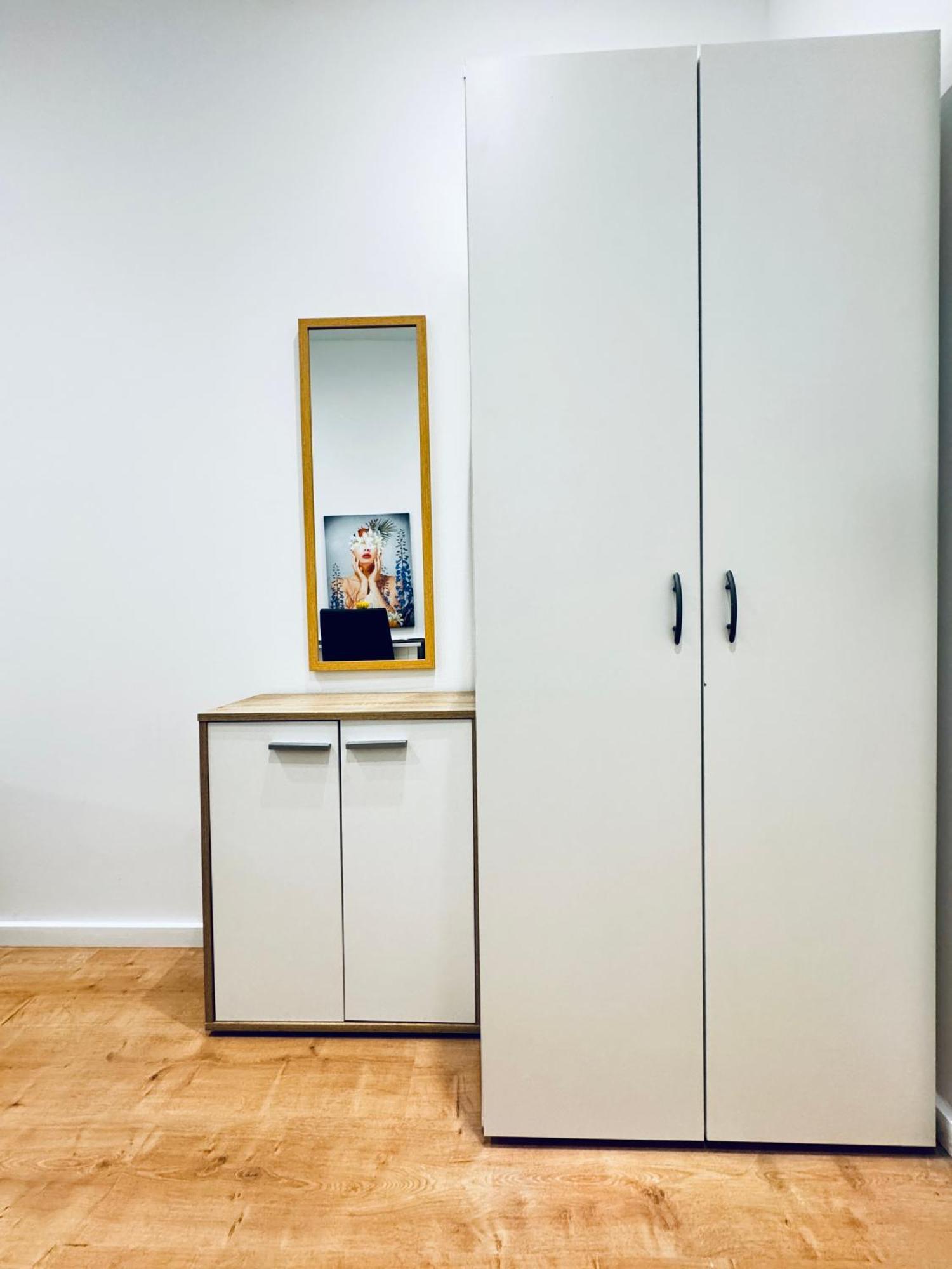 Apartment Comfy & Cozy 4br Shared Next To Kaufpark Alterlaa *
