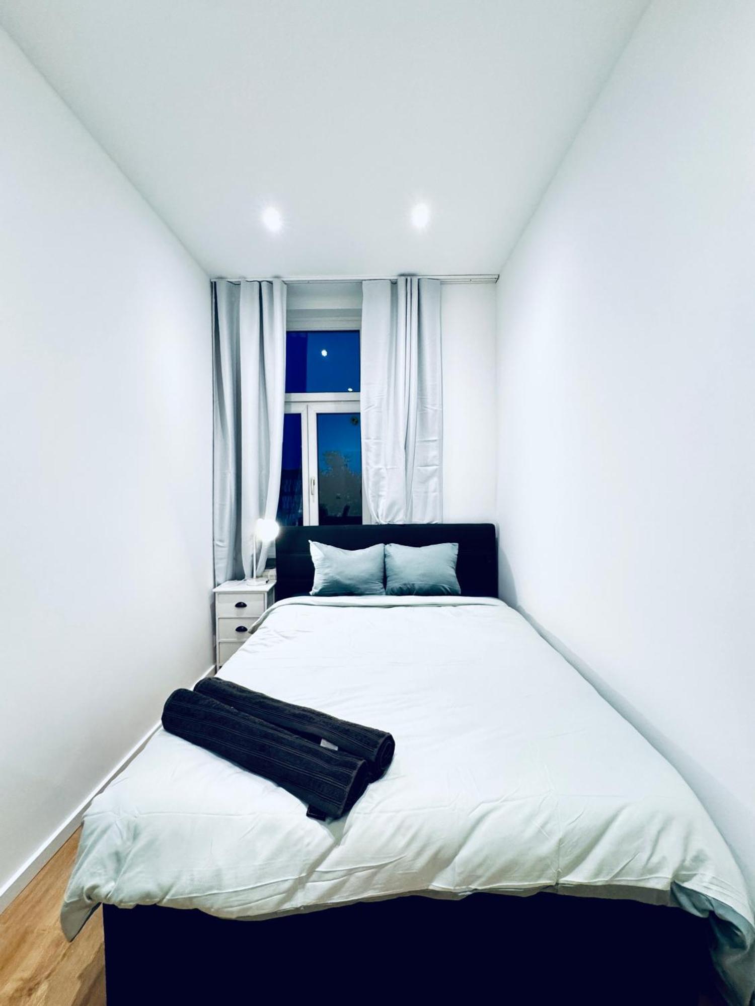 Apartment Comfy & Cozy 4br Shared Next To Kaufpark Alterlaa *