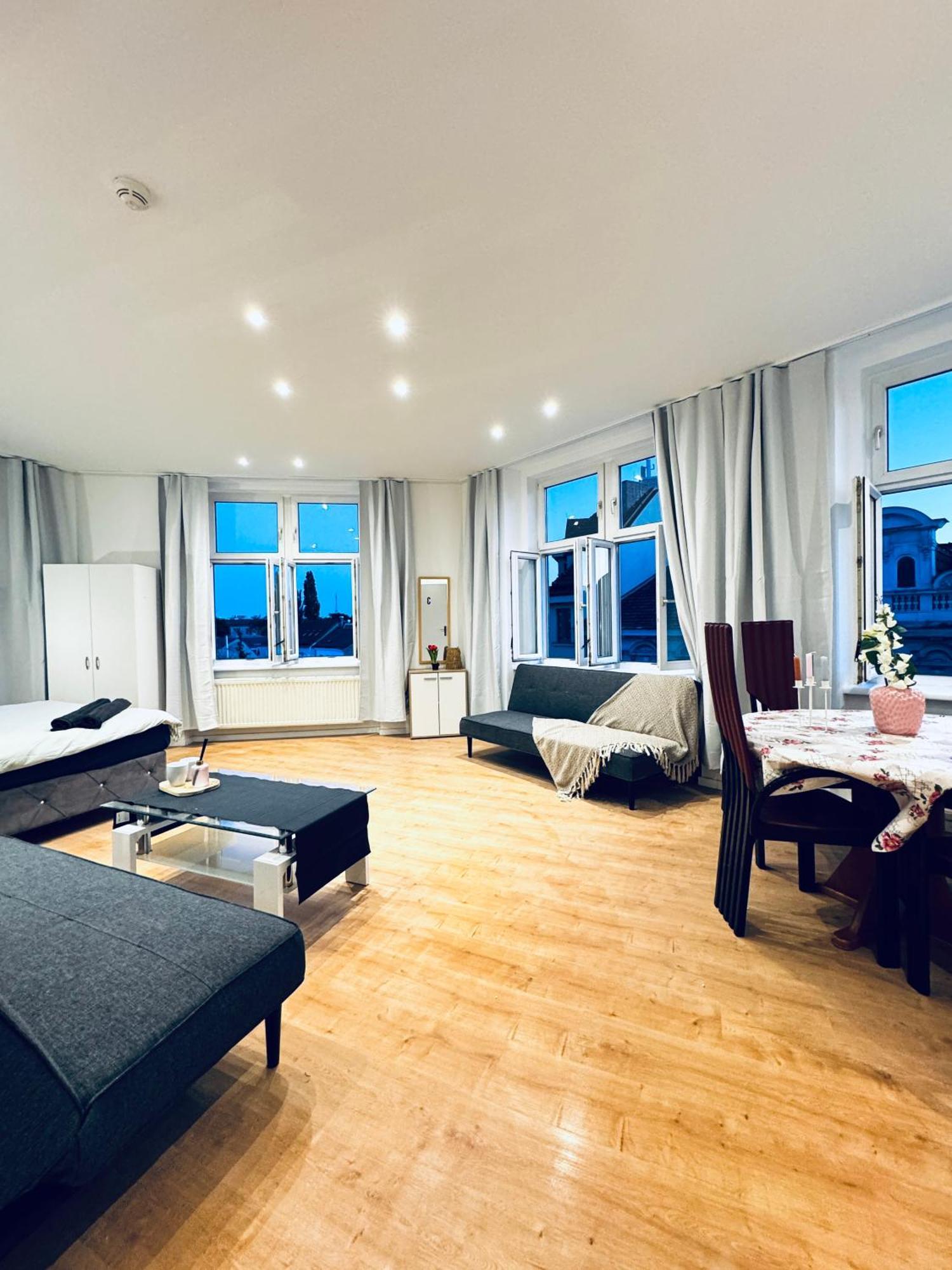 Comfy & Cozy 4br Shared Next To Kaufpark Alterlaa *