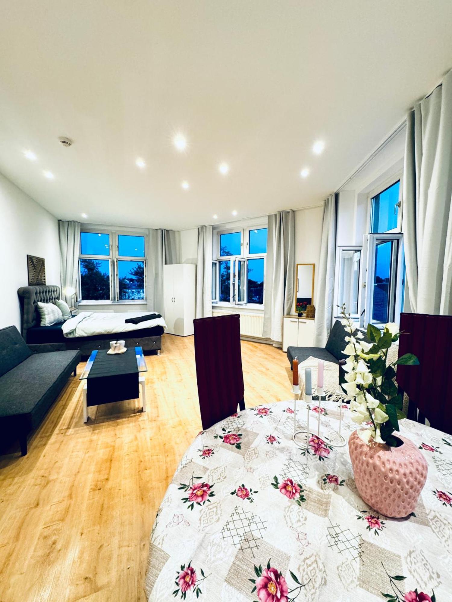 Comfy & Cozy 4br Shared Next To Kaufpark Alterlaa Wien
