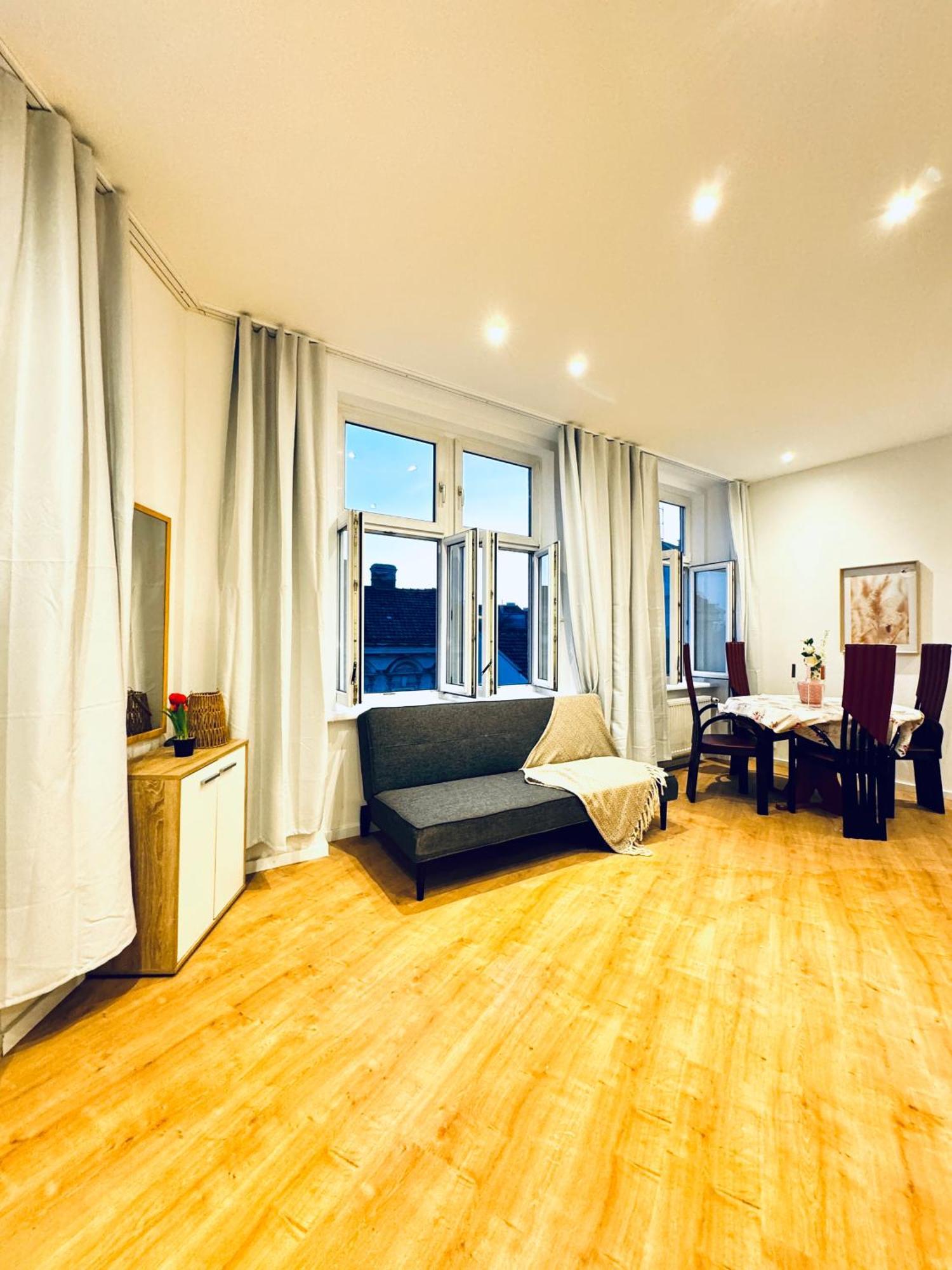 Comfy & Cozy 4br Shared Next To Kaufpark Alterlaa *