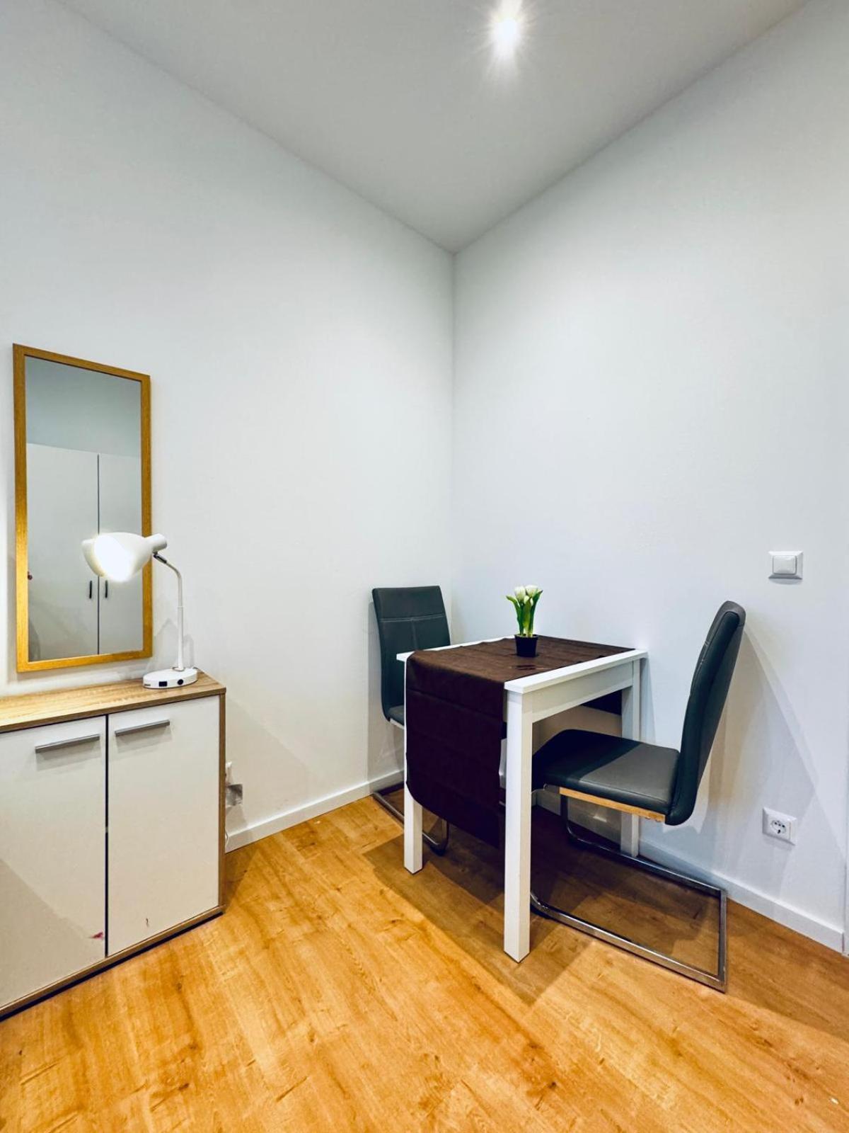 Comfy & Cozy 4br Shared Next To Kaufpark Alterlaa Apartment *