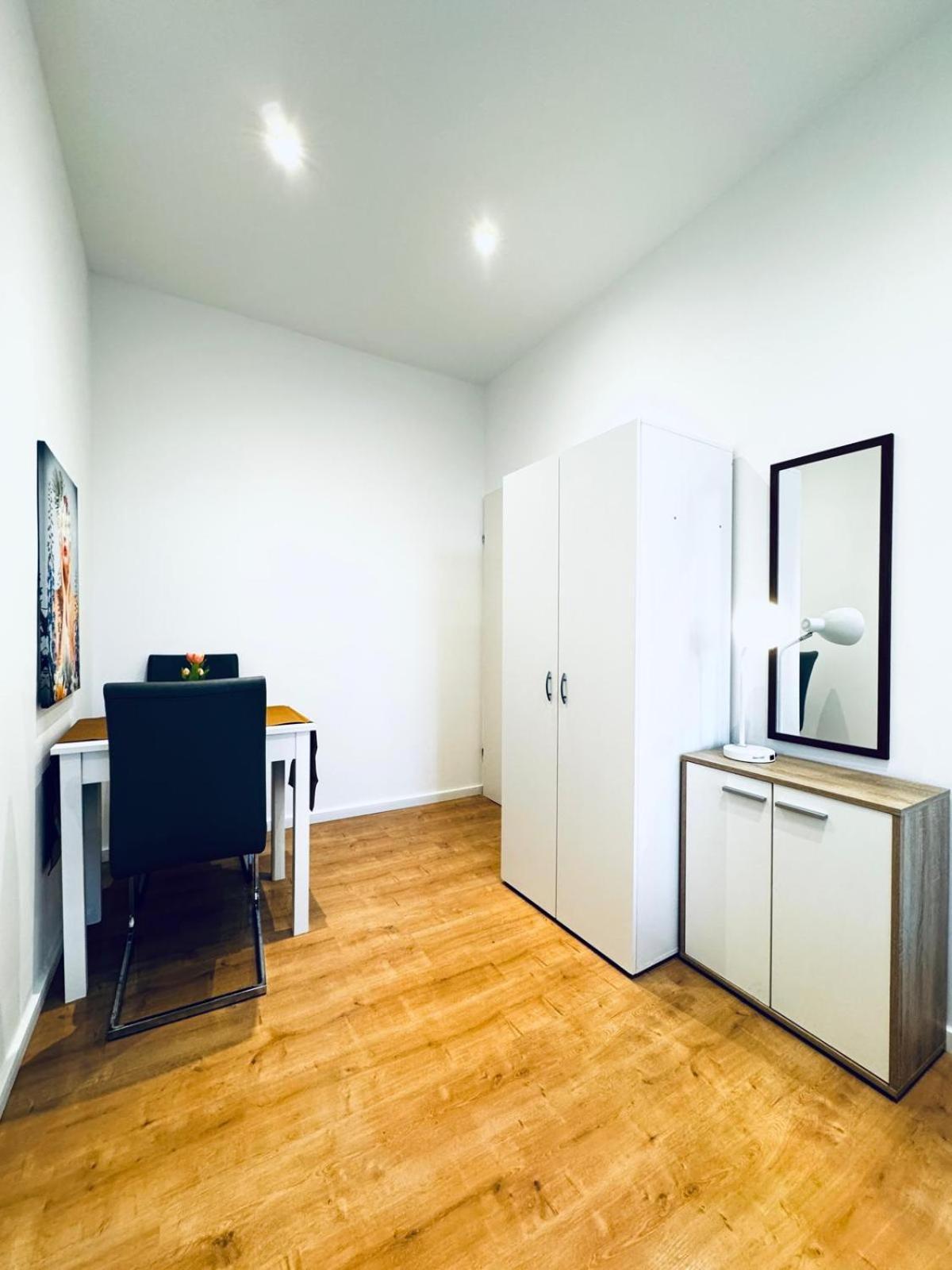 Comfy & Cozy 4br Shared Next To Kaufpark Alterlaa Wien